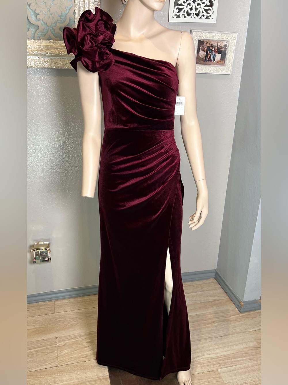 Windsor One-Shoulder Velvet Gown in Burgundy